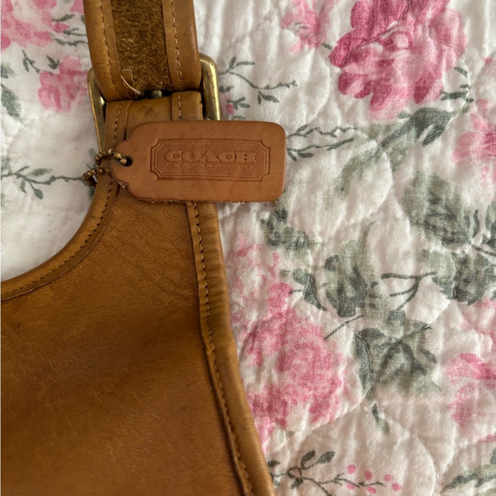 Vintage Coach NYC Crescent Bag. - Picture 3 of 6